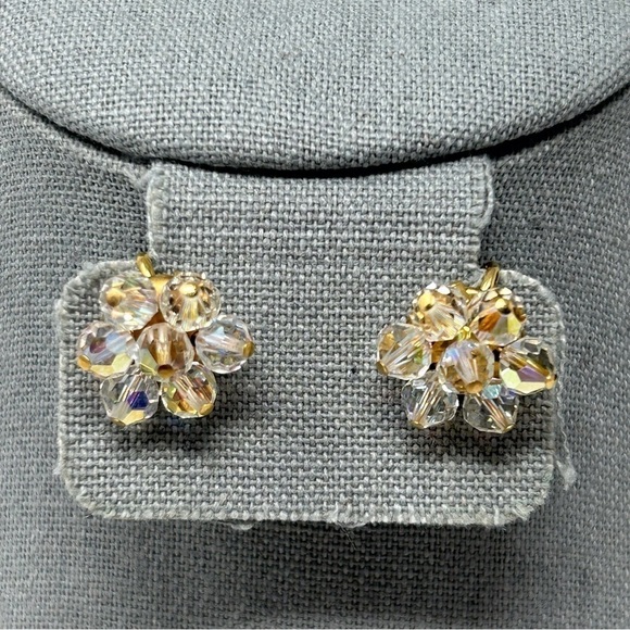 Small Vintage Clear Beaded Sparkle Flower Clip On Earrings Gold Tone - Picture 1 of 6